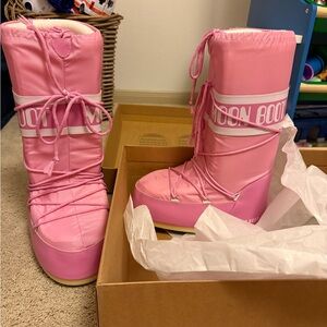 Moon Boot Classic Pink Snow Boots NEW